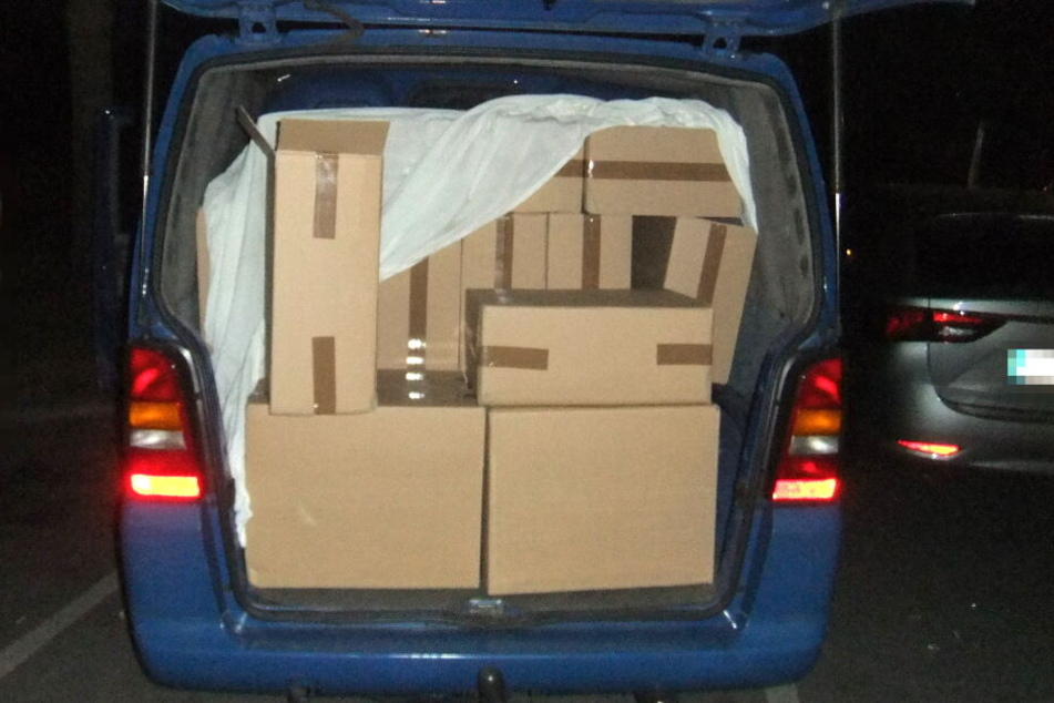 In diesem Transporter waren die Zigaretten bis unters Dach gestapelt.