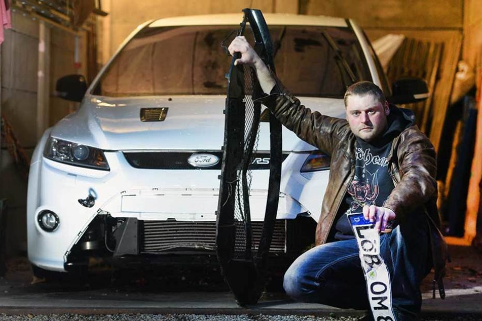 Oliver Mayer (32) hat zwar seinen 305-PS-Ford wieder, aber der ist heftig beschädigt.