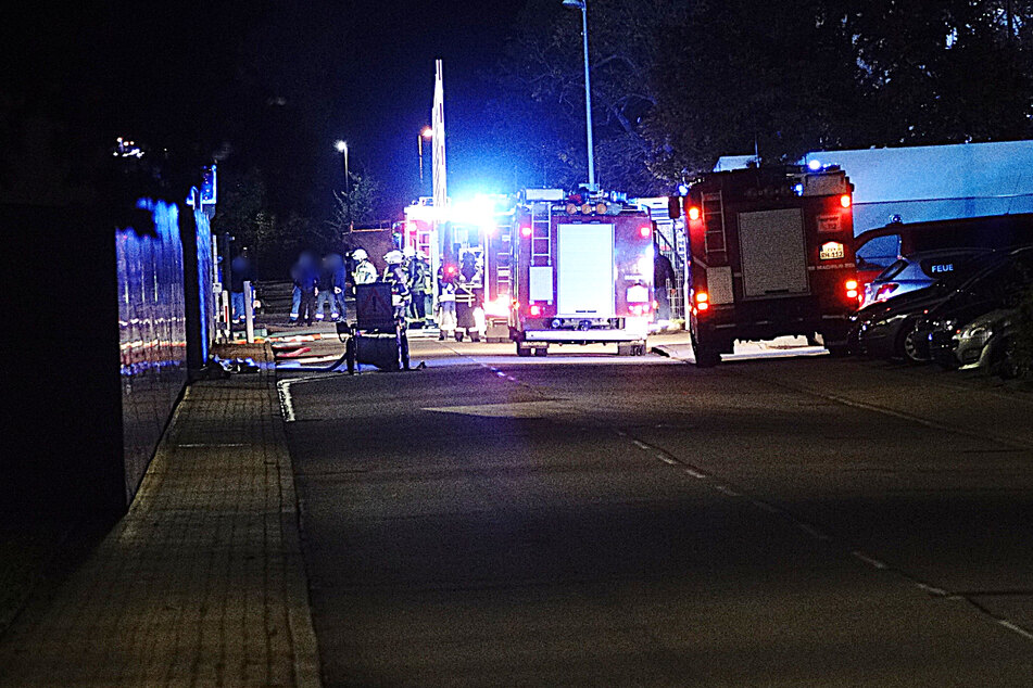 Einsatzkräfte in der vergangenen Nacht in Güglingen.