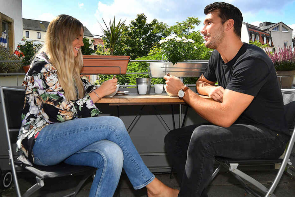 Mit Freundin Hanna frühstückt Gabriel De Santis bei schönem Wetter gern auf dem Balkon.