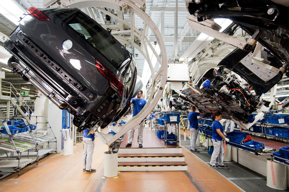 Unter anderem im Wolfsburger VW-Werk stand die Produktion still.
