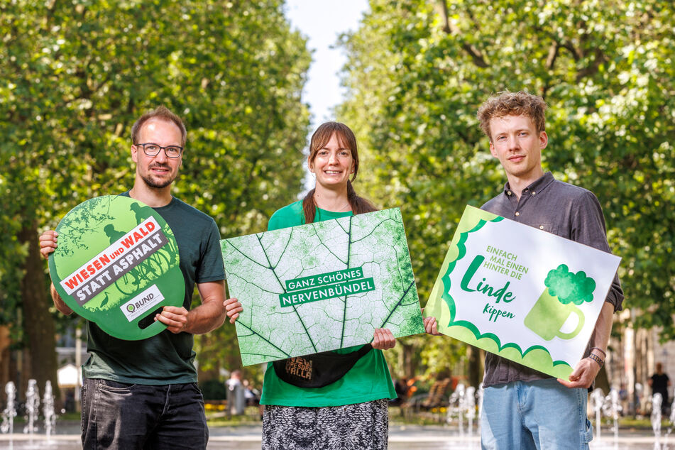 Die BUND-Mitglieder Martin Ahlfeld (v.l., 30), Louise Hummel-Schröter (38) und Daniel Blume (30) werben angesichts des Klimawandels für zusätzliche Stadtbäume in Dresden.