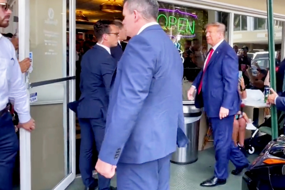"Essen für alle": Ist Trump nach Restaurant-Besuch gegangen, ohne zu bezahlen?