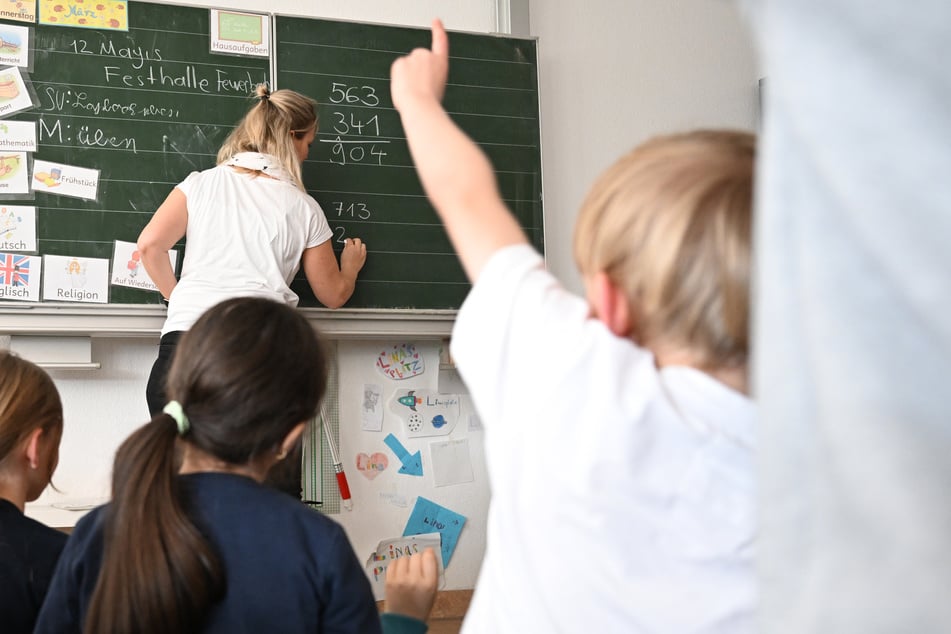 Gegen mehrere Leipziger Schulen sind am Montagmorgen Drohungen eingegangen. (Symbolbild)