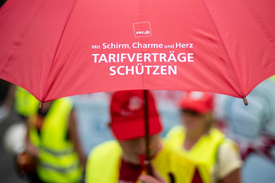 Die Gewerkschaft Verdi will ihre Mitglieder zu einer Urabstimmung aufrufen. (Symbolbild)