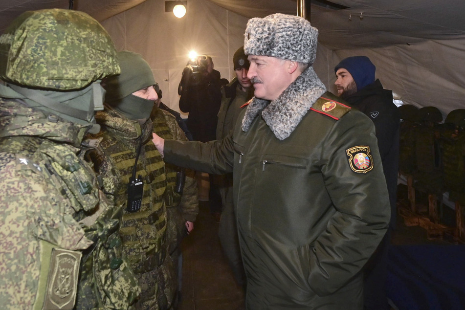 Belarus-Machthaber Alexander Lukaschenko hat seinen Soldaten kürzlich einen Besuch abgestattet.