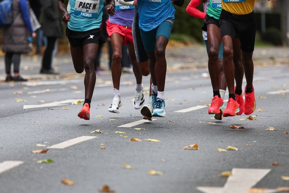 Bei bestem Wetter wurden beim Köln-Marathon am Sonntag neue Rekorde aufgestellt.