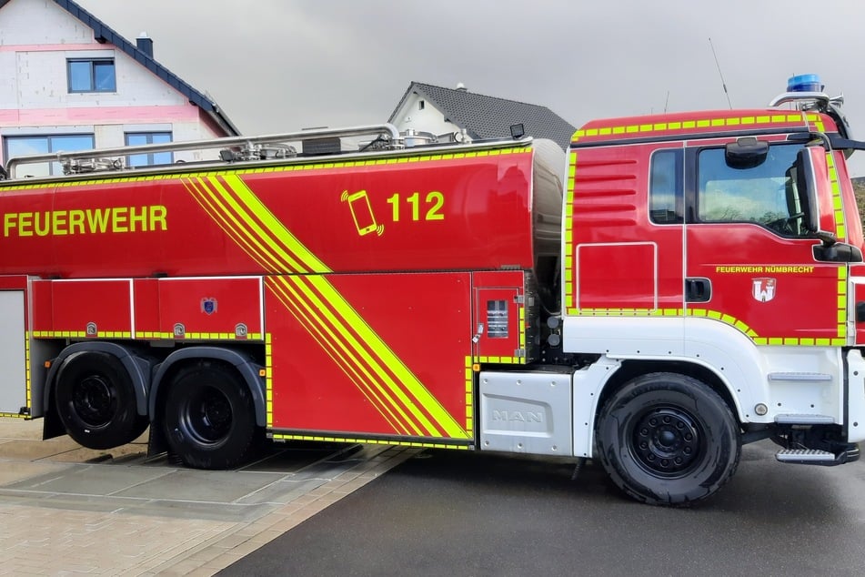 Die Feuerwehr Nürmbrecht löscht Brände mit einem alten Milchlaster.