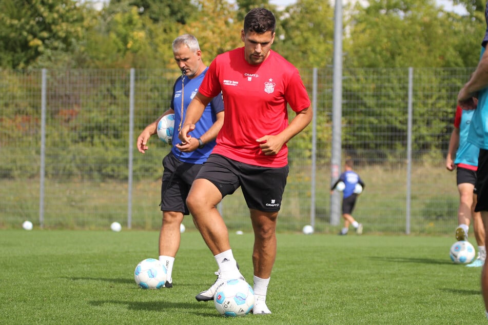 Cemal Sezer (29) stieg am Mittwoch ins FSV-Training ein, muss sich nach seiner langen Verletzungspause aber noch in Geduld üben. Zwenkau kommt für ihn zu früh.