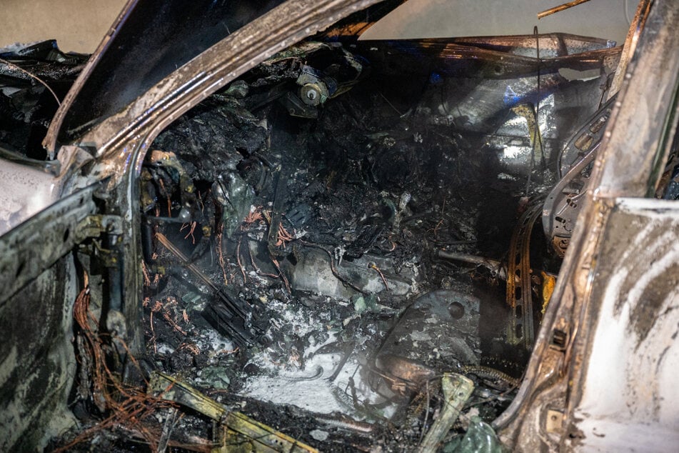 Das Innenleben des Audis ist nicht mehr zu erkennen.