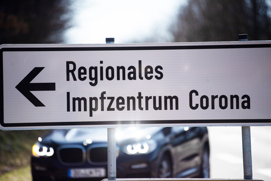 8000 Thüringer starben, weil sie sich mit Corona infiziert hatten. Wegen der Impfung dagegen sind wohl nur sechs Menschen gestorben, sagen ihre Angehörigen.