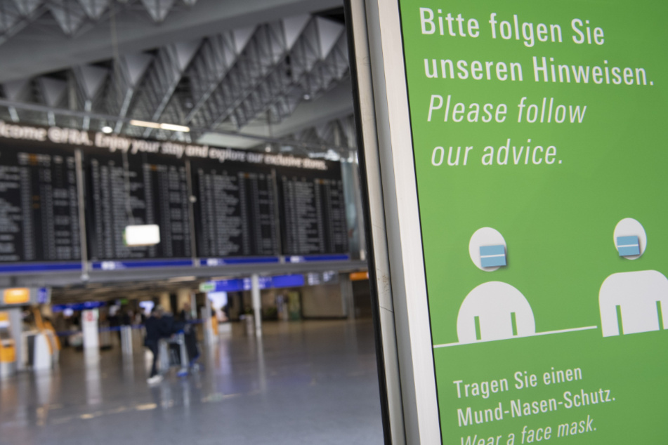 In den Terminals herrscht Mund-und-Nase-Maskenpflicht.