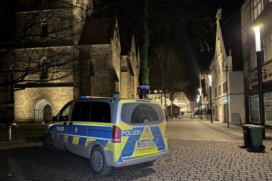 In Herford läuft aktuell die Suche nach dem Tatverdächtigen.