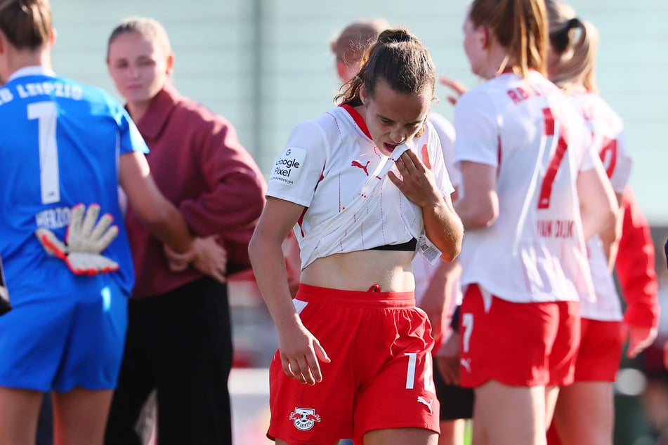 Für Jasmien Mathys (24, vorn) und ihre Teamkolleginnen heißt es Mund abputzen und weiter angreifen.