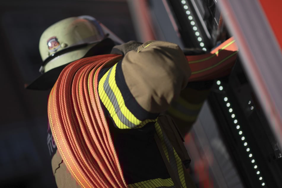 Stuttgart: Werkshalle geht in Flammen auf: Schaden auf 1,6 Millionen Euro geschätzt