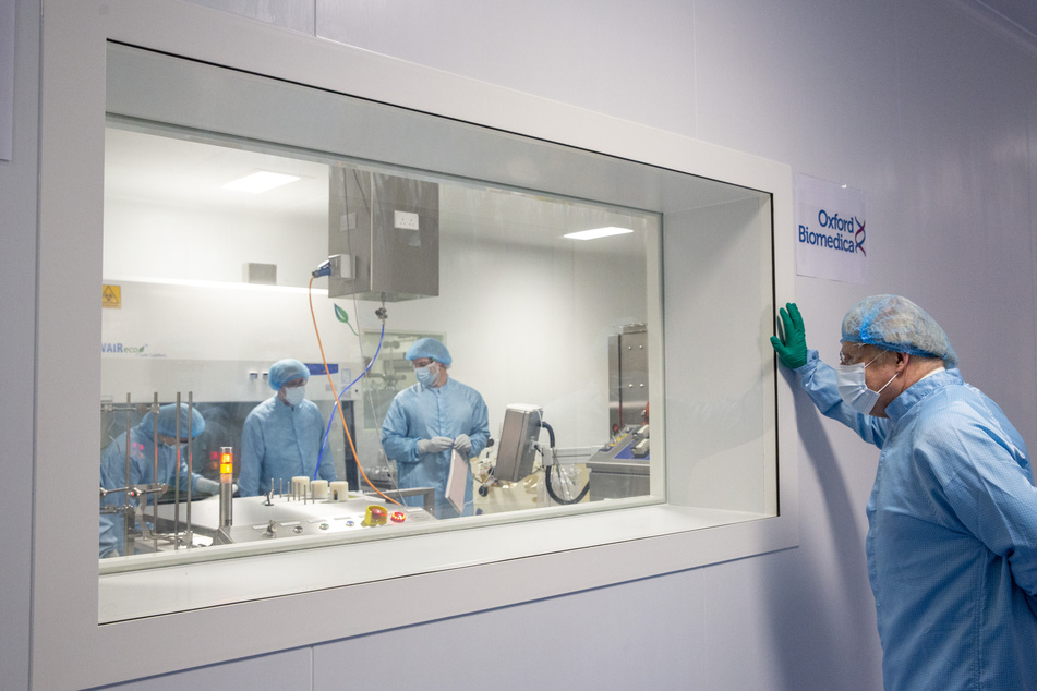 Boris Johnson (56), Premierminister von Großbritannien besuchte am Montag die Produktionsanlage für den Corona-Impfstoff Oxford/Astrazeneca bei Oxford Biomedica. In Großbritannien sterben noch immer sehr viele Menschen mit dem Coronavirus.