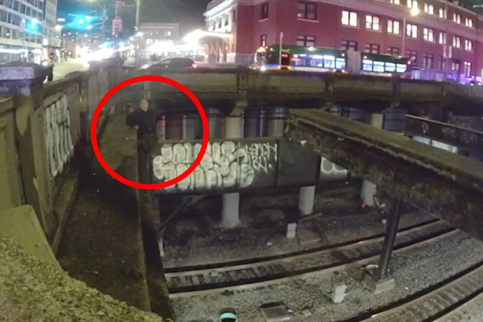 The 57-year-old (red circle) did not want to negotiate with the police officers and leave his dangerous location. Instead, he crashed.