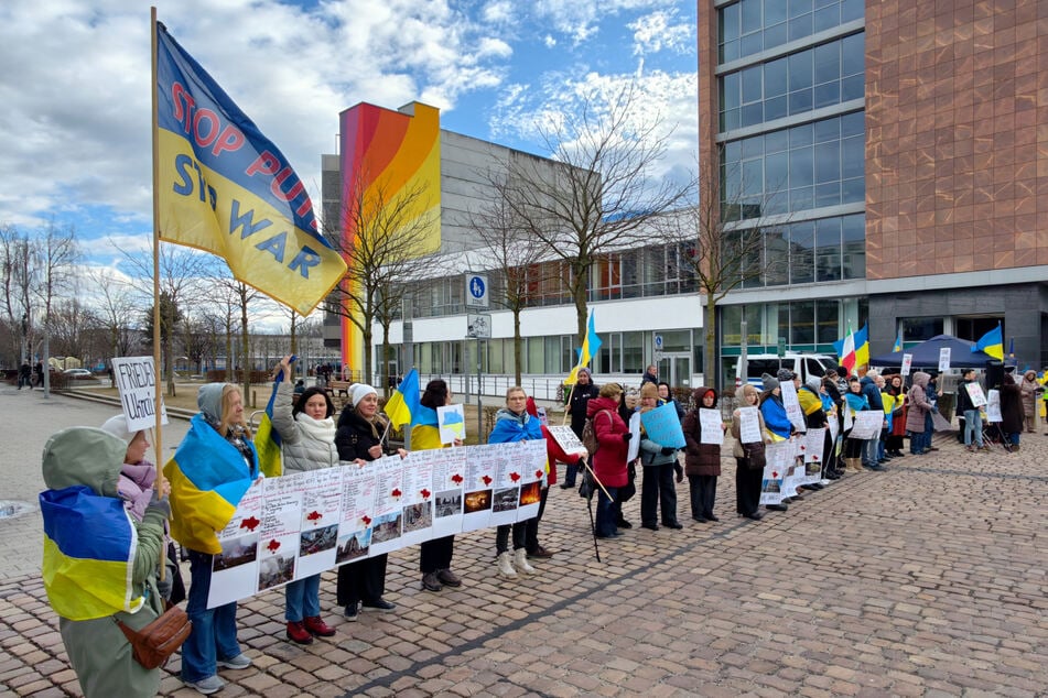 Chemnitz: Chemnitz: Ukrainer erinnern an Kriegsbeginn vor vier Jahren