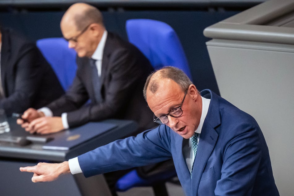 CDU-Chef Friedrich Merz (68) fordert von Bundeskanzler Olaf Scholz (66, SPD) nach dem Attentat von Solingen "konsequente" Entscheidungen. (Archivbild)