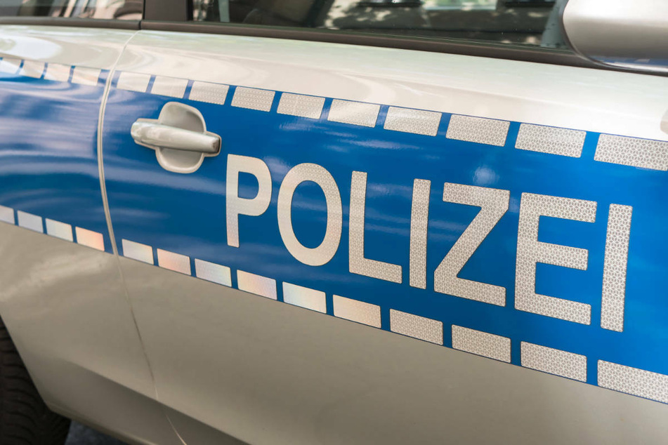 In der Nacht zu Samstag ist ein 34-jähriger Autofahrer in der Nähe von Wiesenburg/Mark mit seinem Auto gegen einen Baum gekracht und ums Leben gekommen. (Symbolfoto)