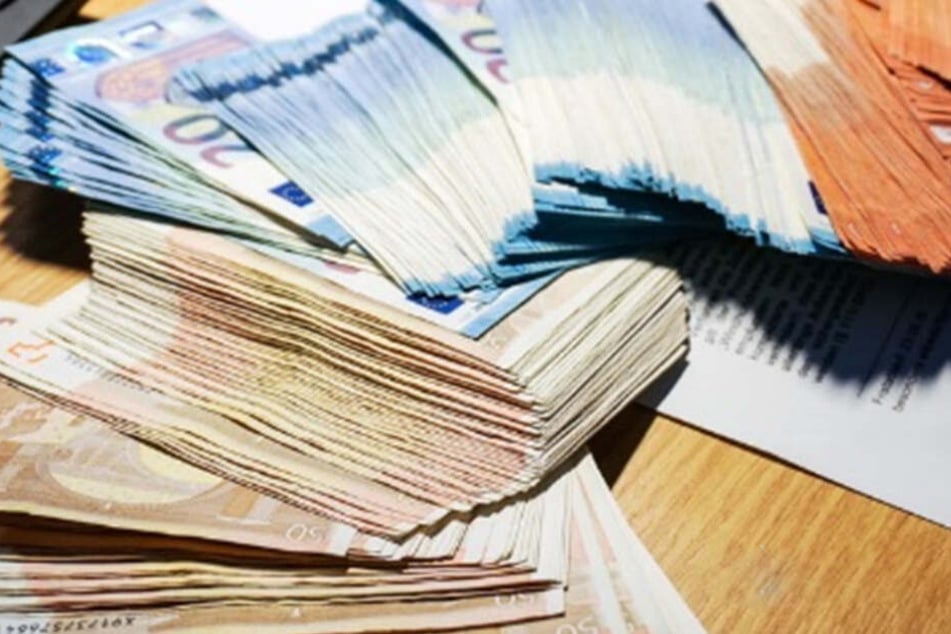 insgesamt wurden an einem tag über 8700 Euro in Bar in München gefunden und abgegeben. (Symbolbild)