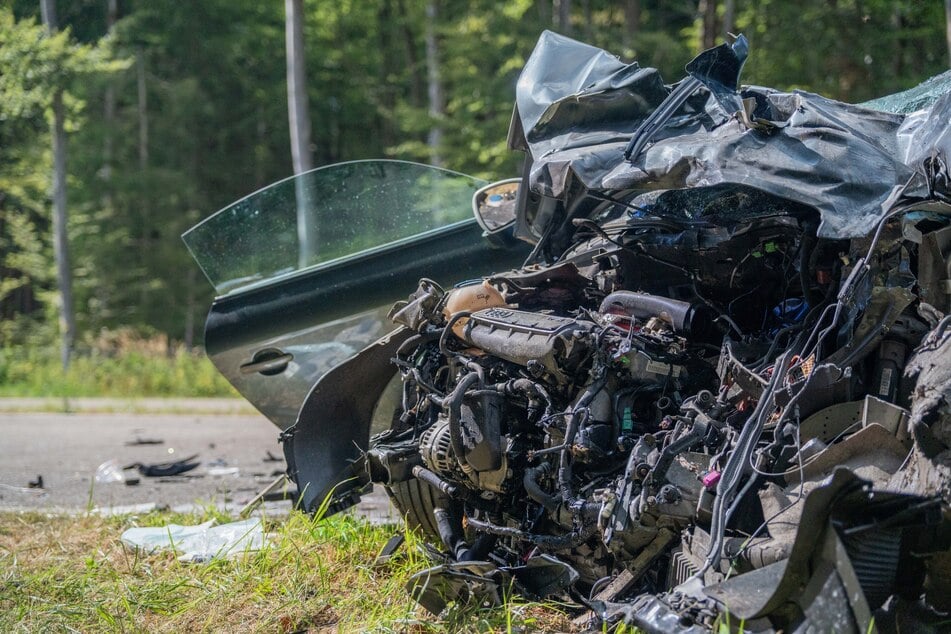 Der Audi wurde durch den Unfall völlig zerstört.