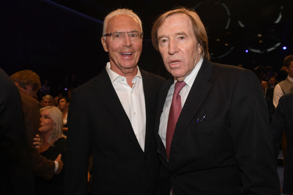 Franz Beckenbauer (l) und Günter Netzer bei einer Preisverleihung.