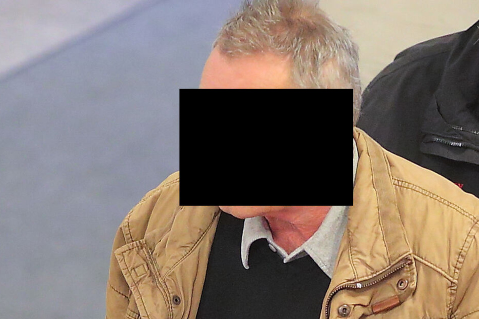 Detlef E. (63) gab bei Gericht seine Einwilligung, dass die Behörde seinen Führerschein endgültig vernichtet.