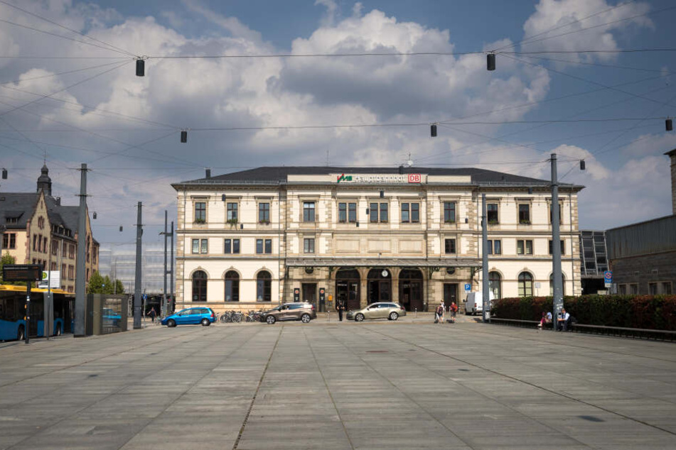 Wann bekommt der Chemnitzer Hauptbahnhof eine Fernverkehrsanbindung? Antworten soll es heute im Rathaus geben.