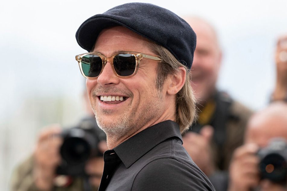 Fehlt ihm da tatsächlich ein Zahn? Brad Pitt nimmt's scheinbar im Alter gelassen.