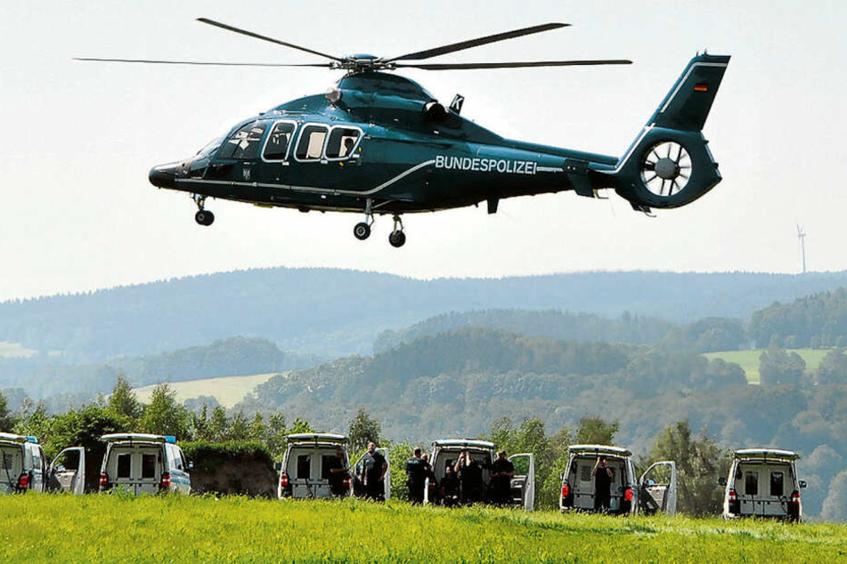 Ein Hubschrauber der Bundespolizei im Einsatz. Nachts kreist er jetzt über Leipzigs Bahnanlagen.