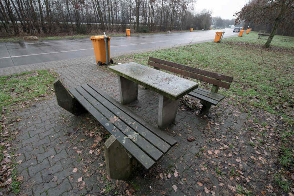 Der Parkplatz "Fuchsbuckel" am Morgen nach dem Horror-Unfall.