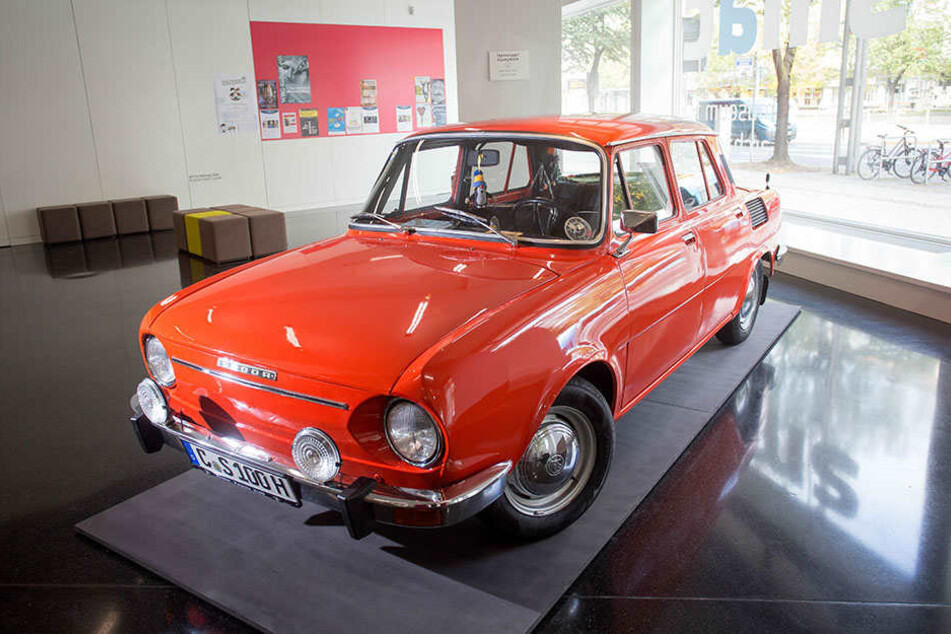 Ein echter Hingucker ist der Skoda S 100 aus dem Jahr 1974. Er gehört einer Chemnitzerin und steht während der Sonderausstellung als Leihgabe im Foyer.