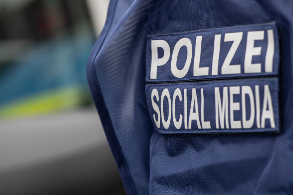 Das Social-Media-Team der Polizei Harburg reagierte auf die Hetze.
