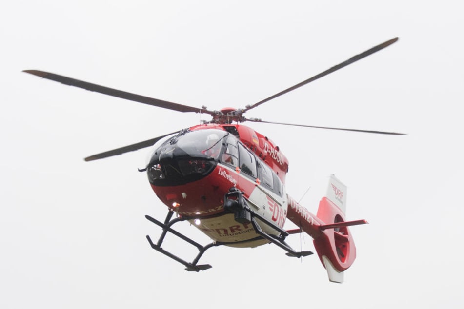 Der Hubschrauber brachte eines der Mädchen ins Krankenhaus. (Symbolbild)