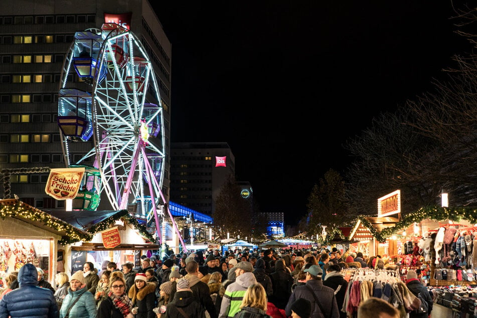 Braucht Platz: der Weihnachtsmarkt "Dresdner Winterlichter" an der Prager Straße im Jahr 2019.