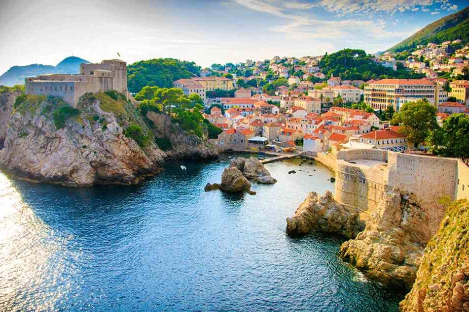 Ob Natalie und Ed ihre Flitterwochen in der kroatischen Küstenstadt Dubrovnik doch noch werden genießen können?