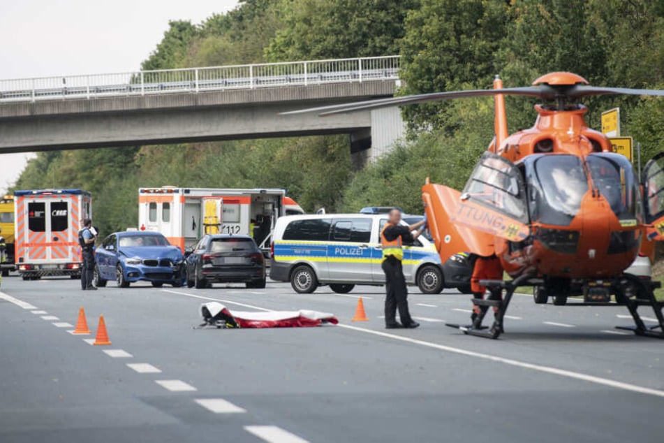 Ein Rettungshubschrauber brachten den Schwerverletzten in eine Klinik.