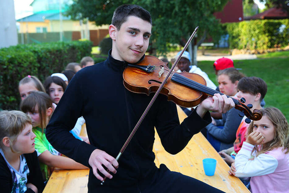 Geiger Köváribence (14) brachte ein Stück klingende Folklore aus Ungarn nach Sachsen.