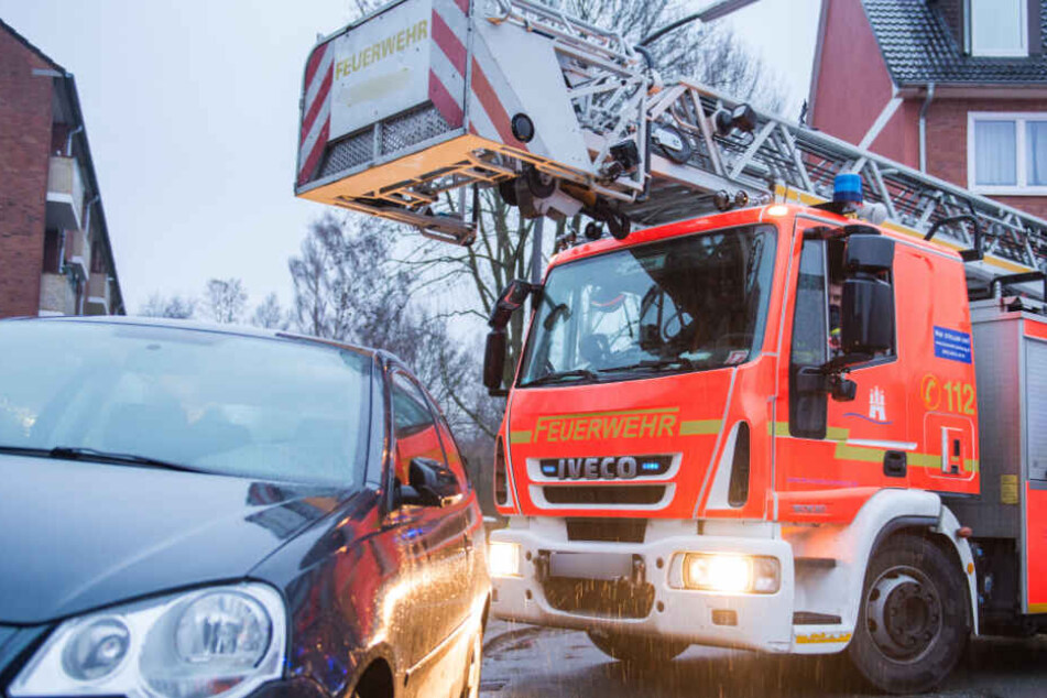 Die Feuerwehr rettete den Jungen vom Dach. (Symbolbild)