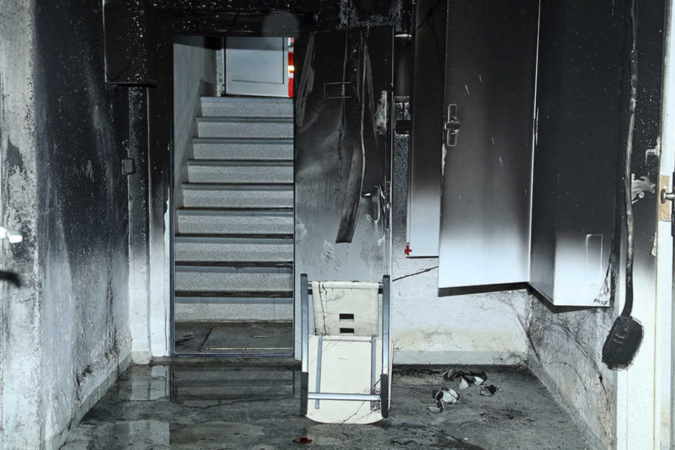 Der zweite Brand sorgte für weitere, massive Brandschäden und Verrußungen im Wohnhaus.