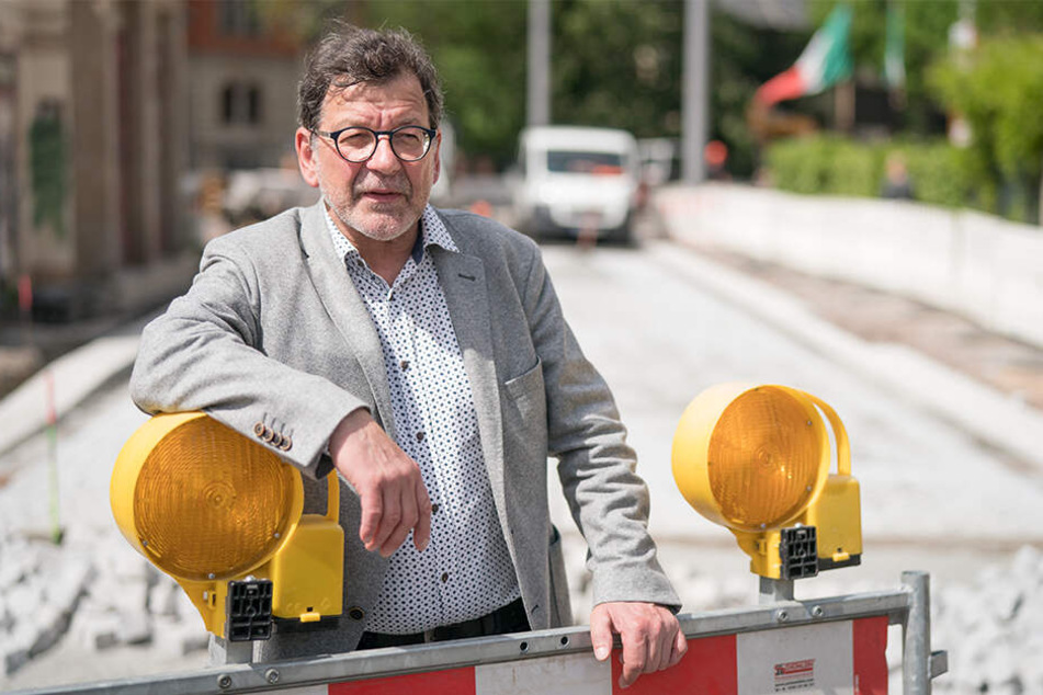 Amtsleiter Reinhard Koettnitz (64) auf der Baustelle am Wasaplatz.