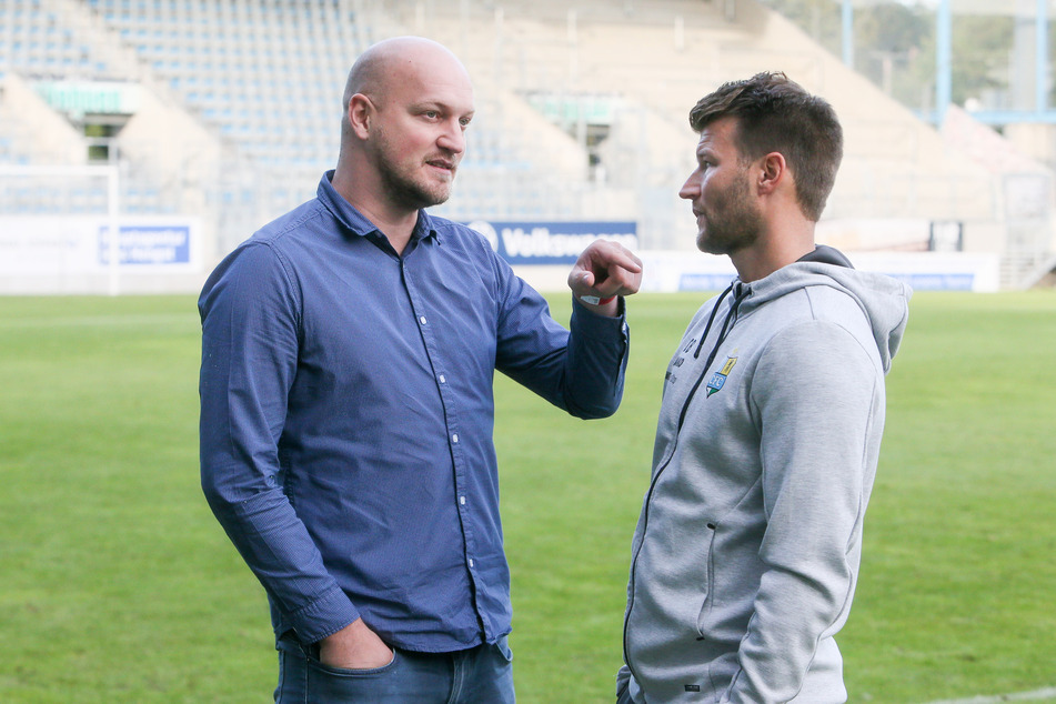 Sportdirektor Armin Causevic (l.) im Gespräch mit Coach Daniel Berlinski, der trotz der miesen Platzierung des CFC nach zehn Spieltagen noch fest im Sattel zu sitzen scheint.