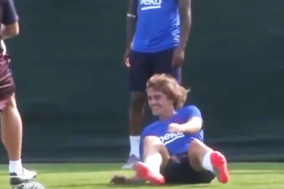 Antoine Griezmann nach dem ersten Tunnel noch lachend am Boden. Was er hier noch nicht weiß, der zweite folgte auf den Fuße.