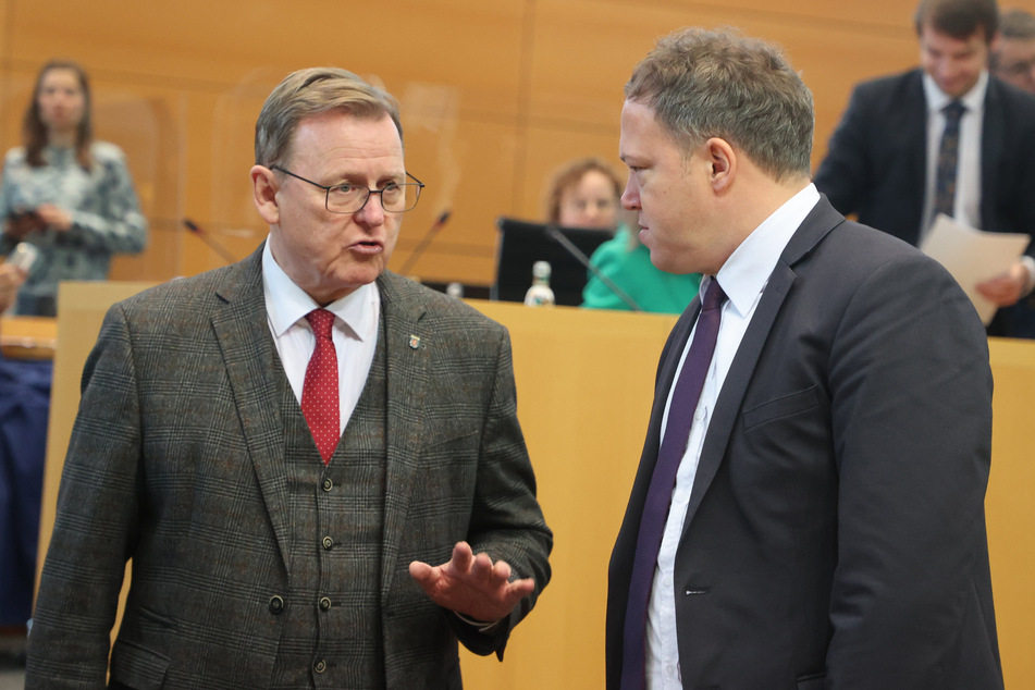 In Thüringen gibt es keine stabilen Mehrheitsverhältnisse. Bodo Ramelow (l.) ist immer auf Stimmen aus der Opposition - wie denen von CDU-Chef Mario Voigt (47, r.) - angewiesen.