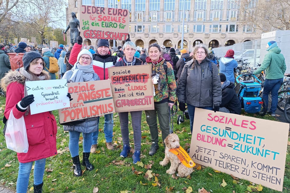 Vertreter des Vereins waren am 21. November auch bei der Rathaus-Demo gegen die geplanten Sozialkürzungen dabei.