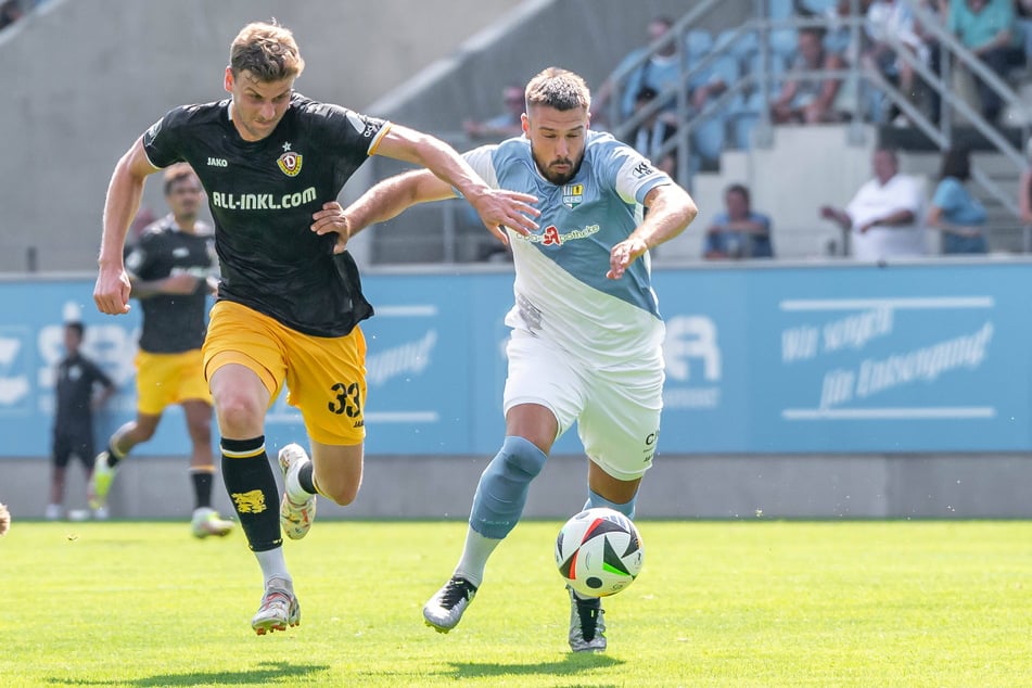 Beim Test im Sommer hatte Niclas Erlbeck (31, r.) schon einmal mit Dynamos Christoph Daferner (26) das Vergnügen.