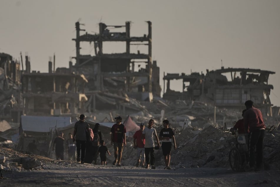 Nahost-Konflikt: Israels Militär greift in Gaza an, Frau tot