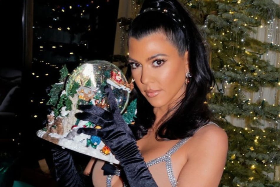 Kourtney Kardashian's ready for the holiday season with her latest Instagram post.