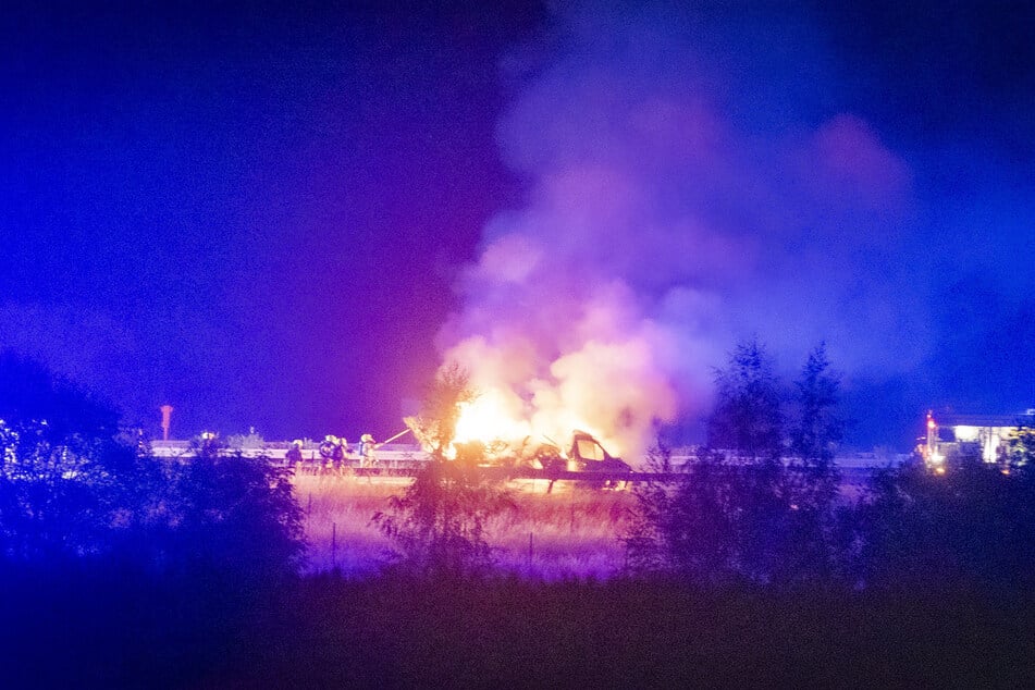 Zwischen Pirna und Bahretal fing das Fahrzeug Feuer.